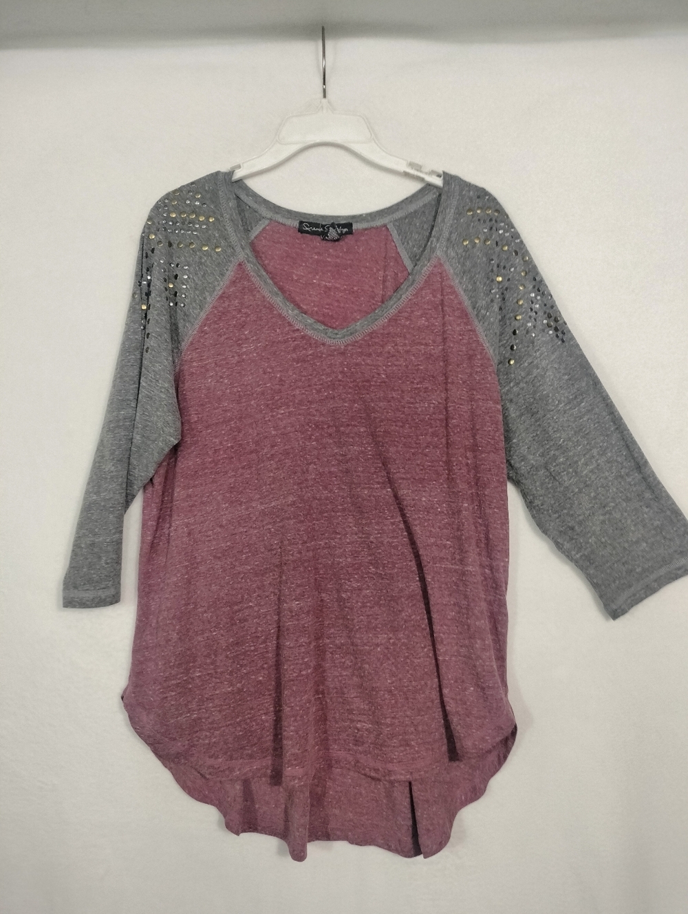 Marled Mauve & Gray Raglan Studded V-Neck Top French Laundry